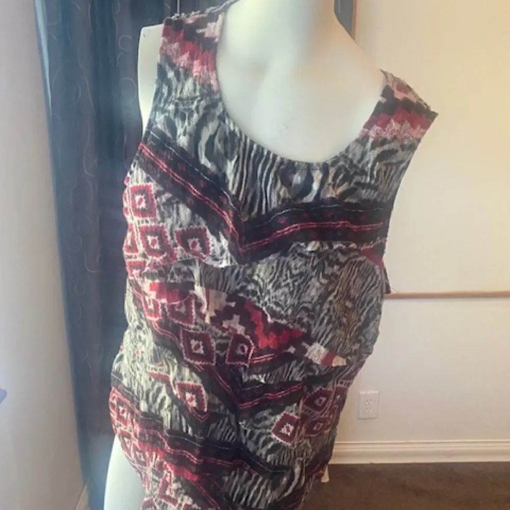 Chico's Abstract Red/Black/Gray Tiered sleeveless top, size 3/16